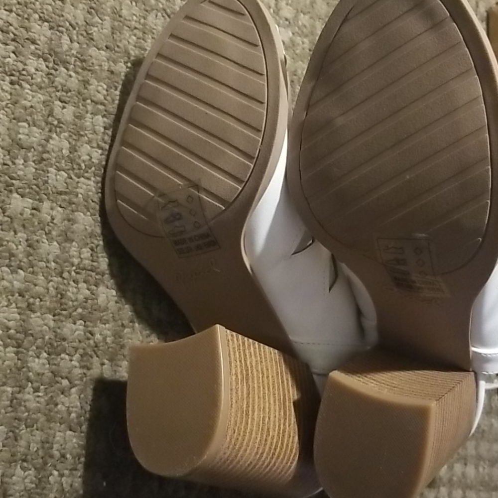 Block Heeled Sandals - Picture 3 of 4